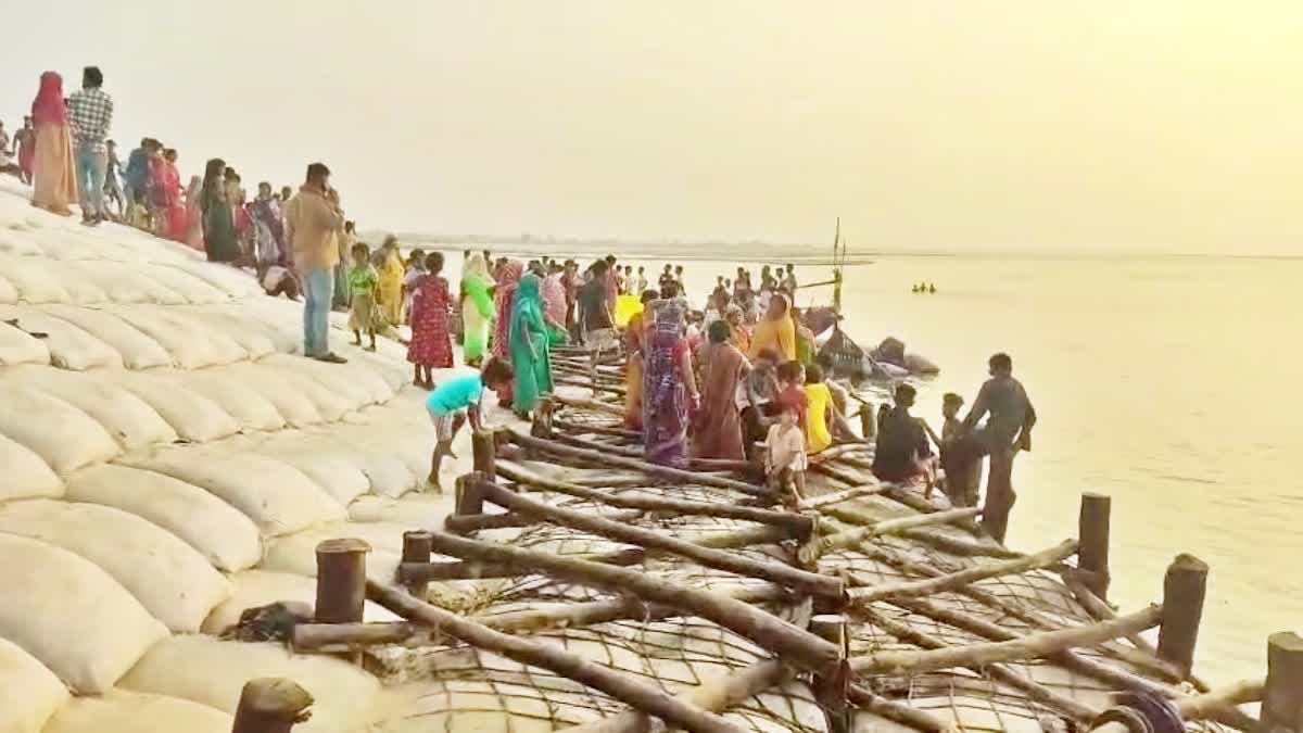 पटना के कच्ची दरगाह गंगा घाट पर बड़ा हादसा, स्नान के दौरान 3 महिलाएं डूबीं; 2 लापता, SDRF का रेस्क्यू जारी
