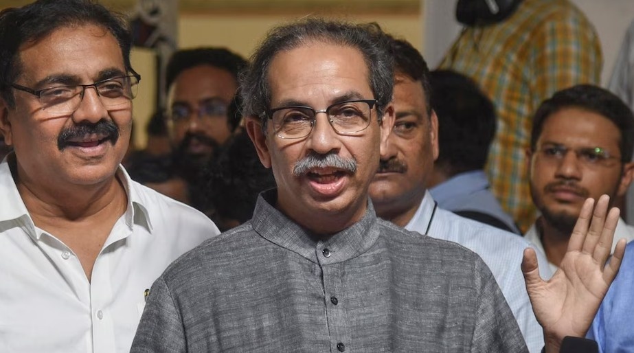उद्धव ठाकरे गुट की बैठक से कई सांसद रहे दूर, महाराष्ट्र की सियासत में बढ़ीं अटकलें