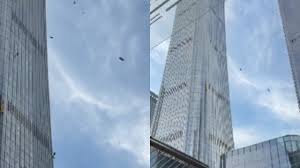 Beijing Plane Crash: 109 मंजिला CITIC Tower के पास विमान हादसा, सड़क पर बिखरा मलबा