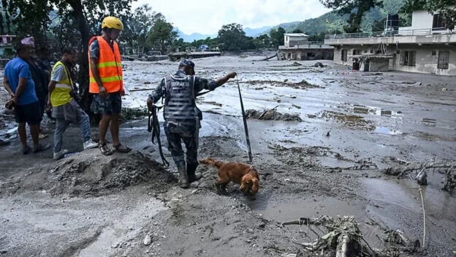नेपाल में फ्लैश फ्लड से भारी तबाही, मौतों का आंकड़ा 900 के पार; हजारों लोग लापता
